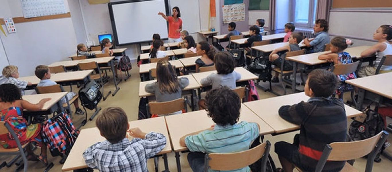 Γαλλία: Αλλαγή υγειονομικού πρωτοκόλλου για τους μαθητές
